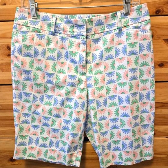 TALBOTS PERFECT SHORTS BERMUDA DAISY PASTEL PRINT. SIZE 6. - Picture 1 of 7